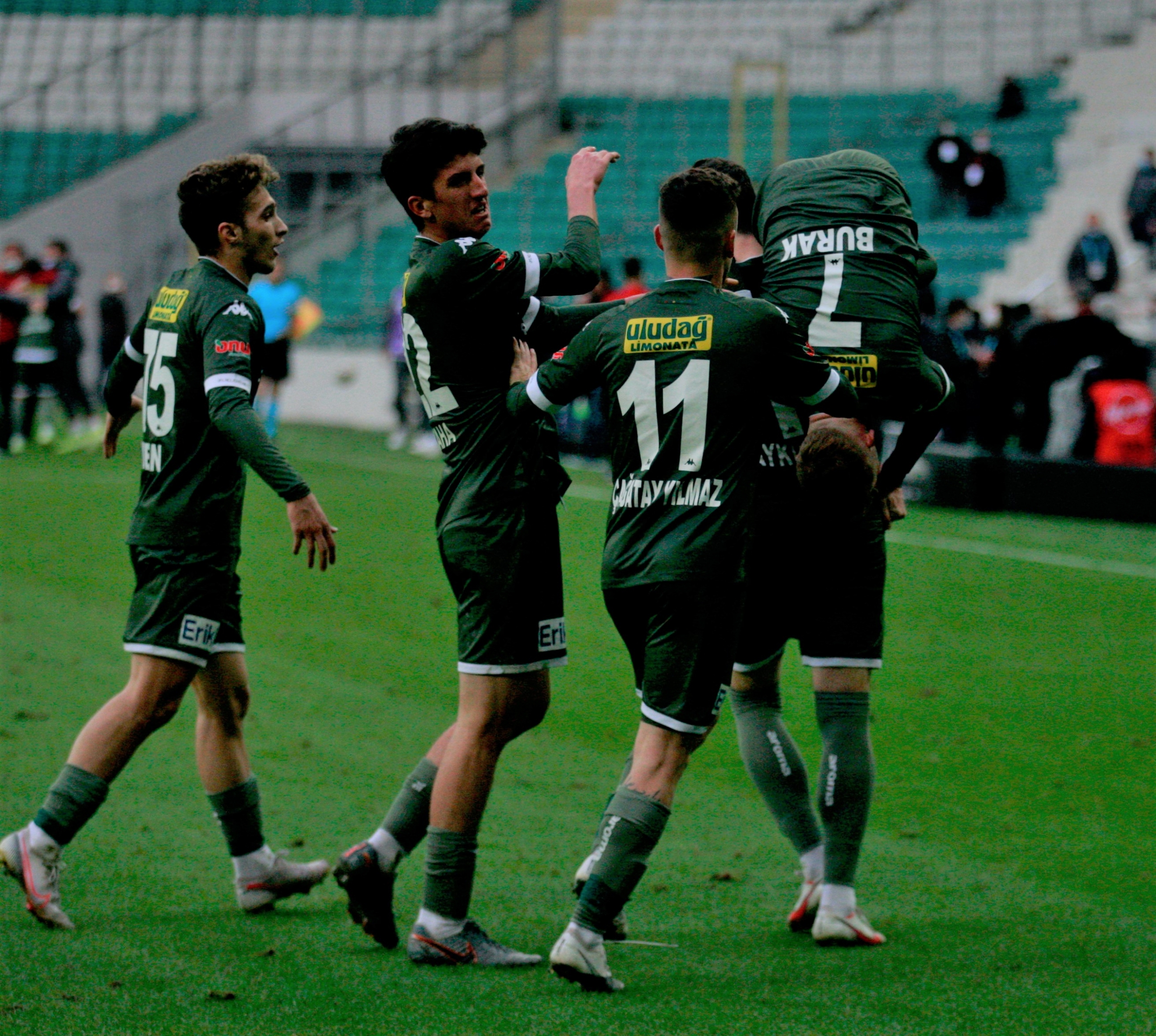 Geri dönüşle yüzü gülen Bursaspor play-off hedefinde “pes etmedi”