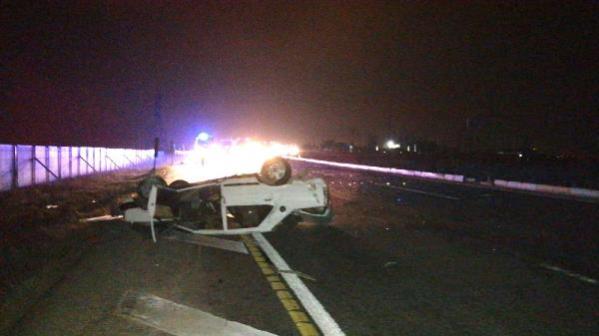 Aşırı hız nedeniyle takla atan otomobilde biri kadın 2 kişi hayatını kaybetti
