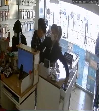 Bursa’da cep telefonu hırsızları kamerada