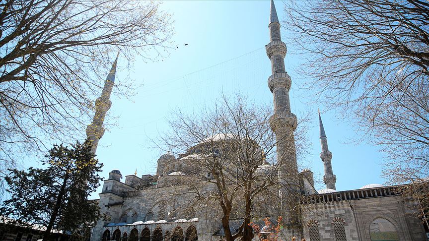 Ramazana özel Osmanlı geleneği mahyalar camilere asılmaya başlandı