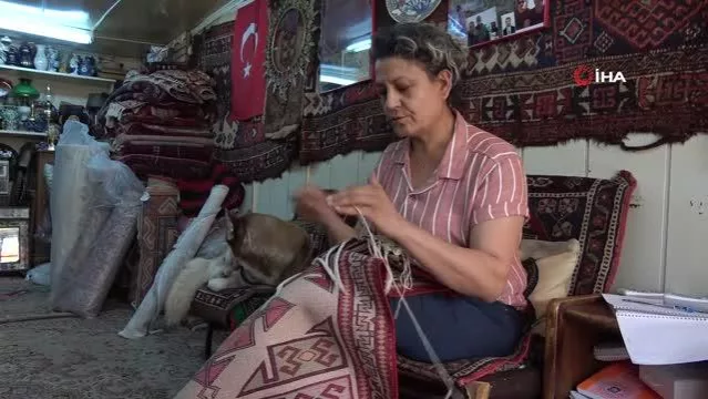 Bursa’da kadın halı doktoru: Tarihi ve kaliteli halıları tamir ederek ilk günkü ihtişamına kavuşturuyor