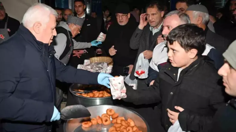 Bursalılar Regaib Kandili’nde Camileri Doldurdu