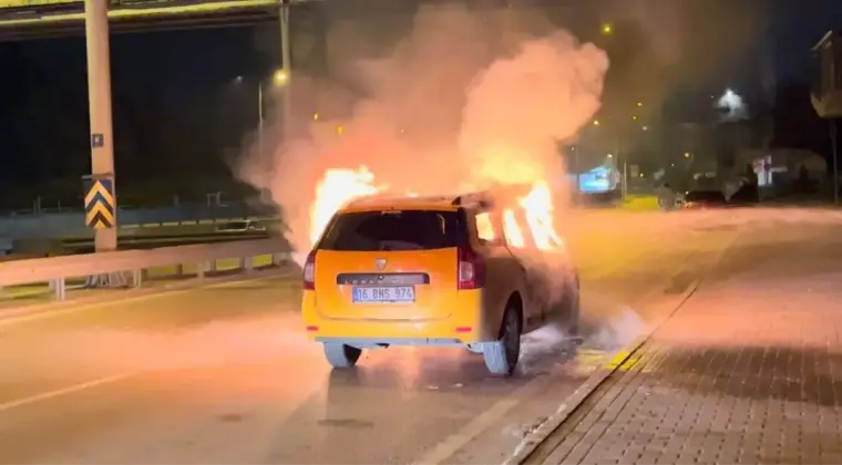 Bursa’da Seyir Halindeki Otomobilde Yangın Çıktı