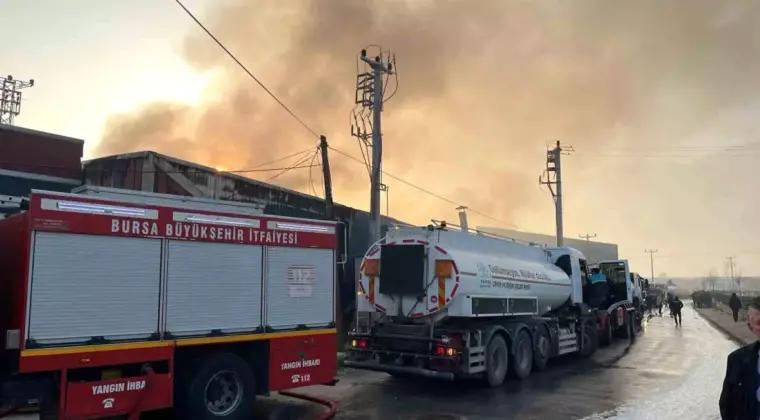 Bursa’da Yangın: İki Fabrika Alevlere Teslim Oldu