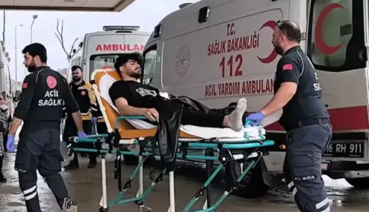 İnegöl’de Kontrolden Çıkan Kamyonet Direğe Çarptı, Sürücü Yaralandı