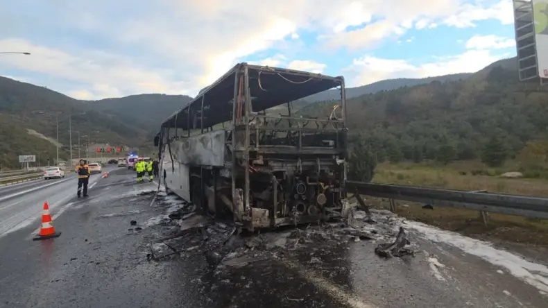 Çanakkale’den gelen otobüs yangın çıkardı