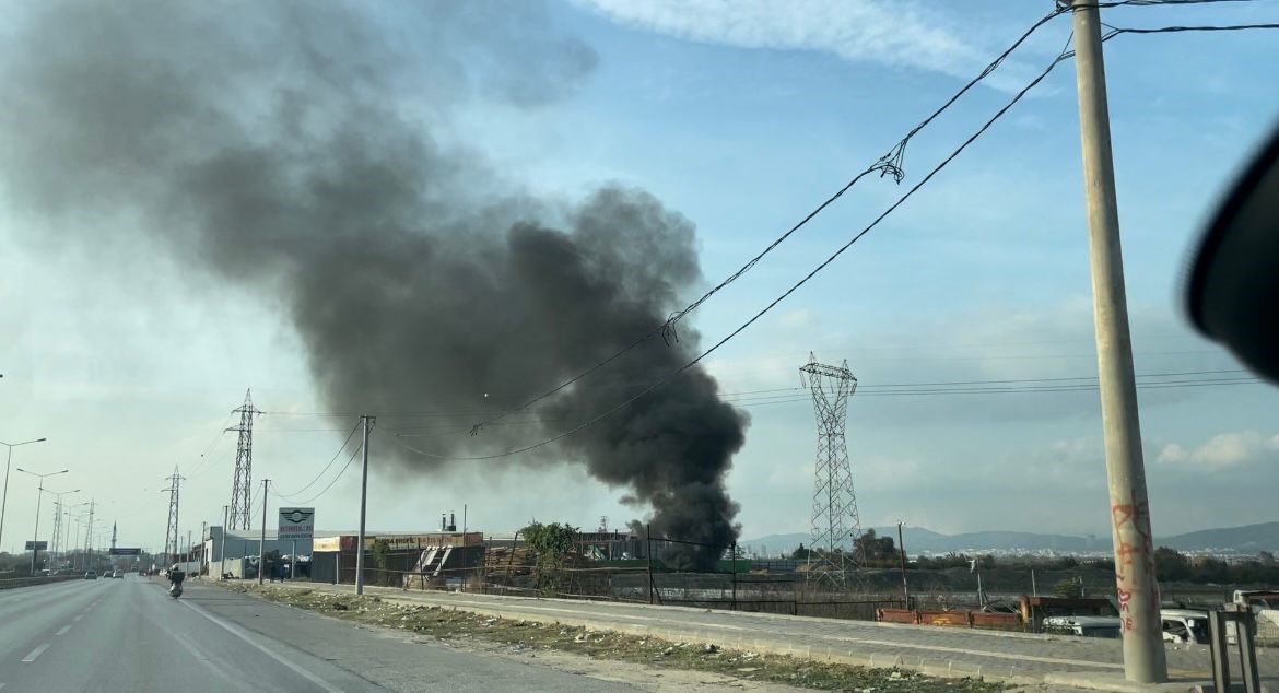 Bursa’da Hurda Yangını Panik Yarattı: Çocuklar Korkuyla İzledi