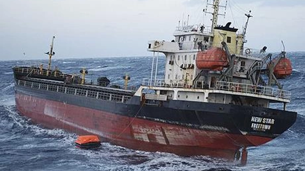 Çin açıklarında batan gemideki Türk denizci o anları kaydetti: Allah’ım batıyoruz