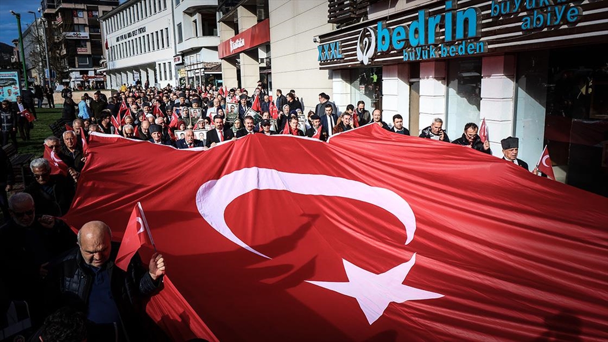 Bursa’da “Teröre Lanet, Şehitlerimize ve Gazilerimize Saygı Yürüyüşü” düzenlendi