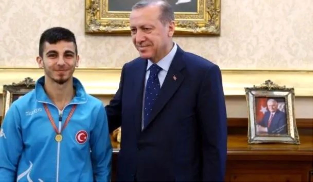 Milli sporcu Eray Şamdan, Bursa Uludağ Üniversitesi Rektörü’nü ziyaret etti
