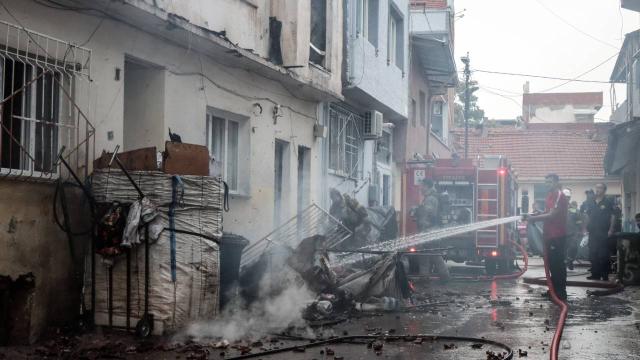 Bursa’da iki katlı bina yanarak kullanılamaz hale geldi